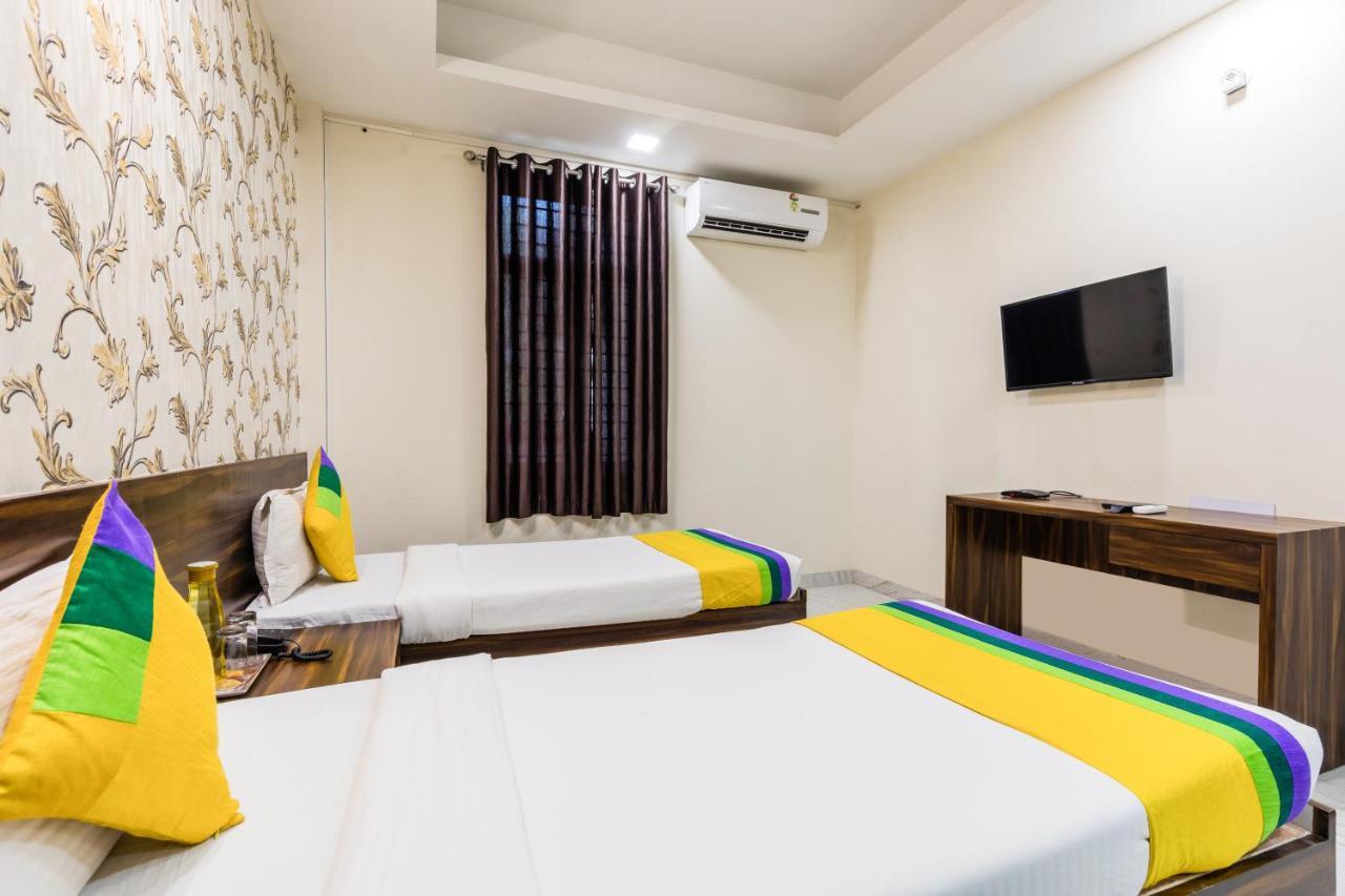 Treebo Trip Namaste Hotel Индор Екстериор снимка